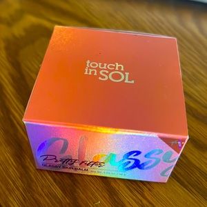 Balm for moisturizing